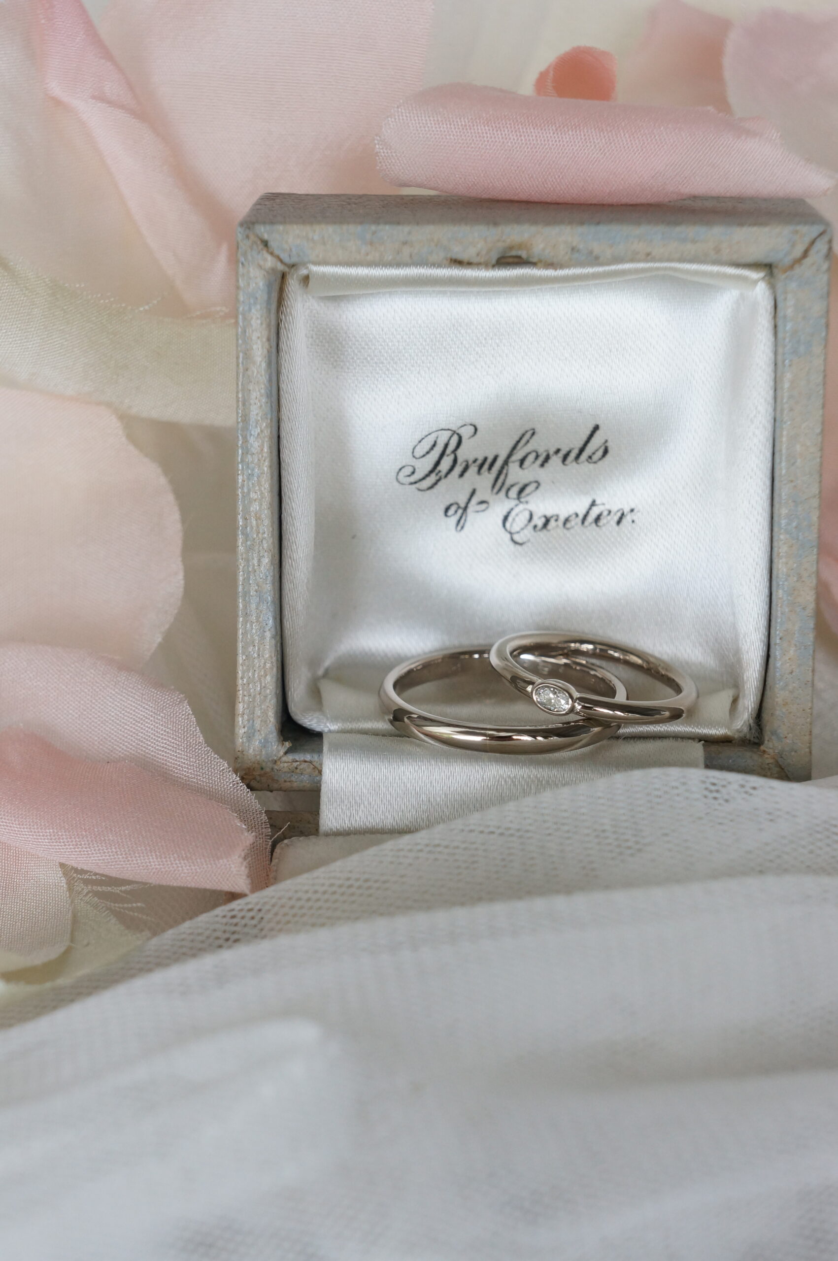 オーバルカットダイアモンド　結婚指輪